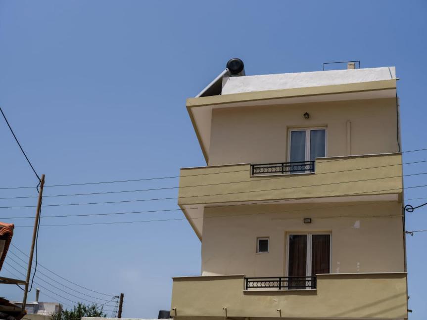 μεγάλο διαμέρισμα πολυτελείας με θέα την πόλη