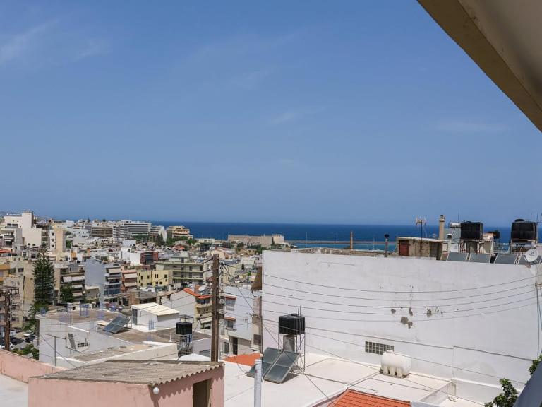 μεγάλο διαμέρισμα πολυτελείας με θέα την πόλη Héraklion